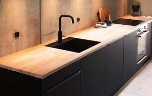 مقایسه صفحه کابینت چوبی با سنگ